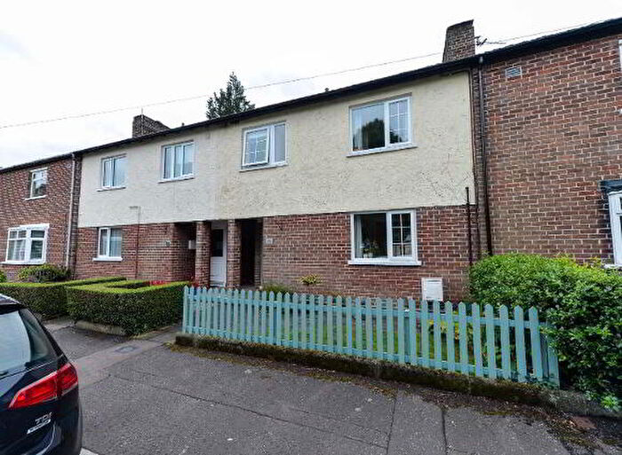 Mid Terraced House To Rent In Thornhill Parade, Belfast, BT5