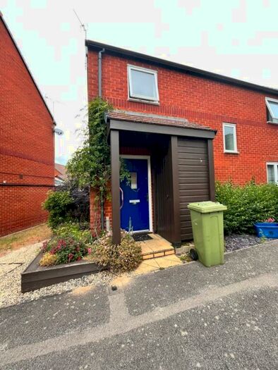 3 Bedroom Detached House To Rent In Turneys Drive, Wolverton Mill, Milton Keynes, MK12