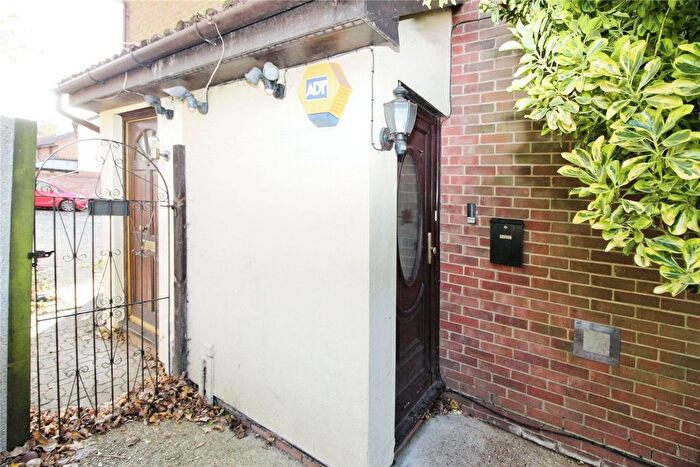 1 Bedroom Detached House To Rent In Mansard Close, Hornchurch, Essex, RM12