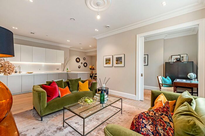 Studio For Sale In Richmond Square, Kew Foot Road, Richmond, Surrey, TW9