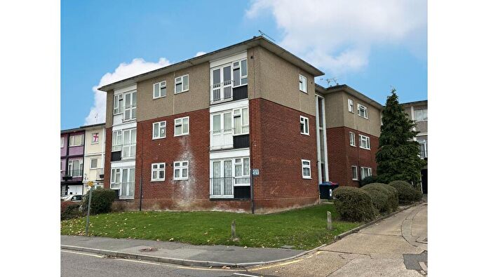1 Bedroom Flat For Sale In Long Riding, Basildon, Essex, SS14
