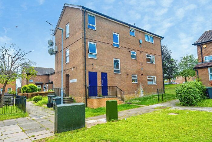 2 Bedroom Flat For Sale In Olympic Close, Luton, Bedfordshire, LU3