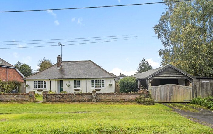 3 Bedroom Bungalow For Sale In Stoke Row Road, Kingwood, Henley-on-Thames, Oxfordshire, RG9