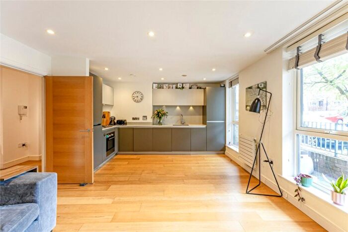 2 Bedroom Flat To Rent In Gideon Road, London, SW11