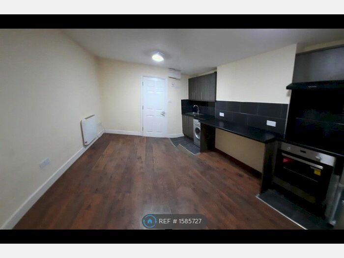 Studio To Rent In Osbaldeston Road, London, N16