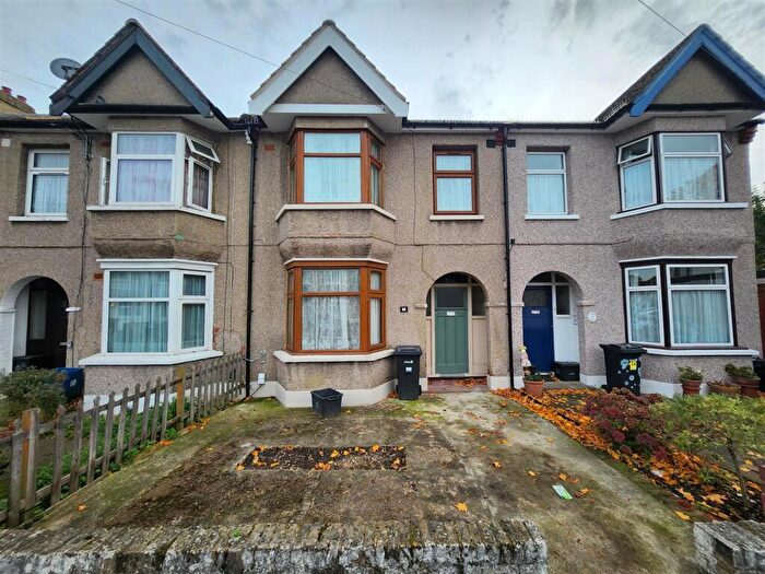 4 Bedroom House To Rent In Cavenham Gardens, Ilford, IG1