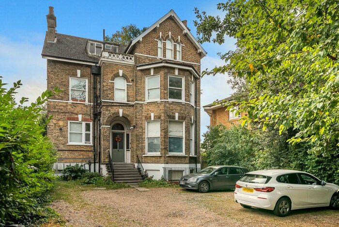 2 Bedroom Flat To Rent In Eltham Road, London, SE12