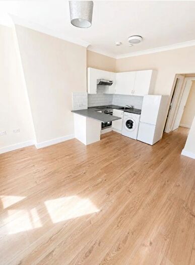 3 Bedroom Flat To Rent In Church Road Harlesden, London, NW10