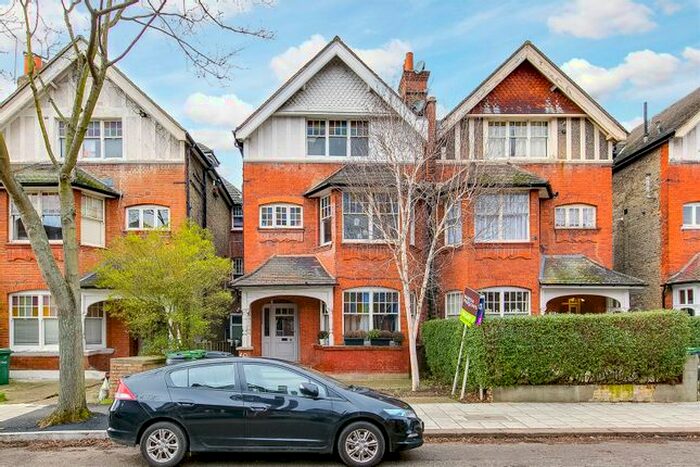 Studio To Rent In Riggindale Road, London, SW16