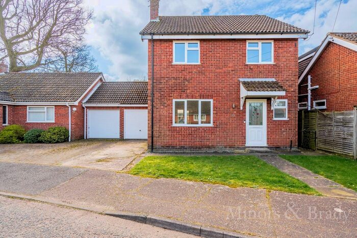 3 Bedroom Link Detached House For Sale In Rayners Way, Mattishall, Dereham, NR20