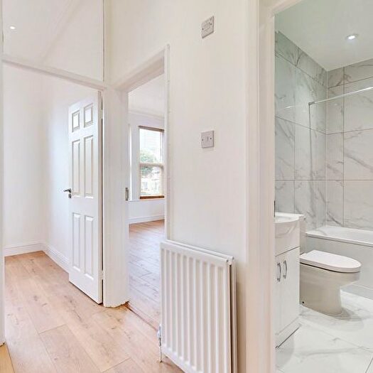 2 Bedroom Flat To Rent In Regents Park Road, London, N3