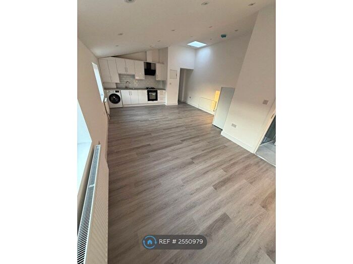 Studio To Rent In Southall, London, UB1