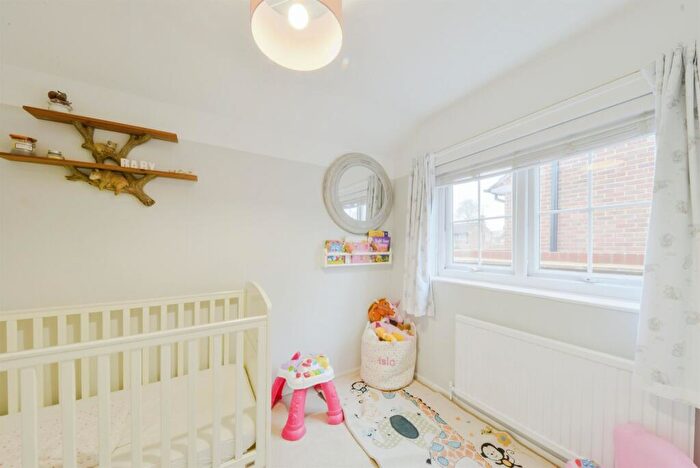 3 Bedroom End Of Terrace House For Sale In Archers Ride, Welwyn Garden City, AL7