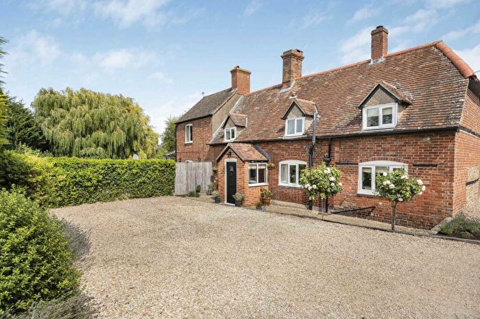 3 Bedroom Semi-Detached House For Sale In Castle Street, Steventon, OX13