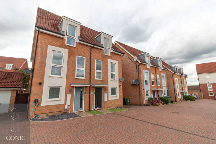 3 Bedroom Semi-Detached House For Sale In Poethlyn Drive, Costessey, Norwich., NR8