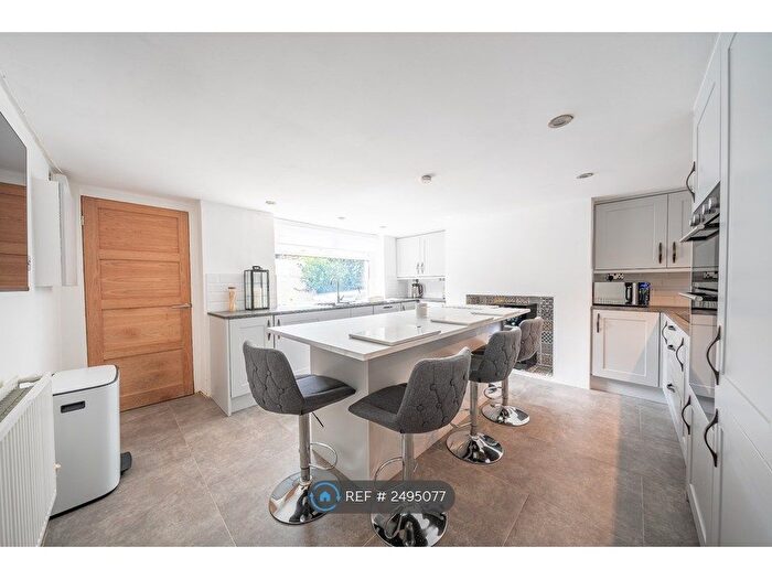 2 Bedroom Terraced House To Rent In Newline, Bradford, BD10