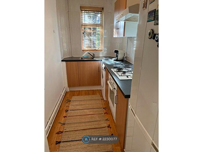 3 Bedroom Flat To Rent In Addison Way, London, NW11