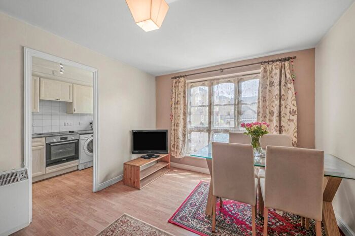 1 Bedroom Flat For Sale In Wheat Sheaf Close, Millwall, E14