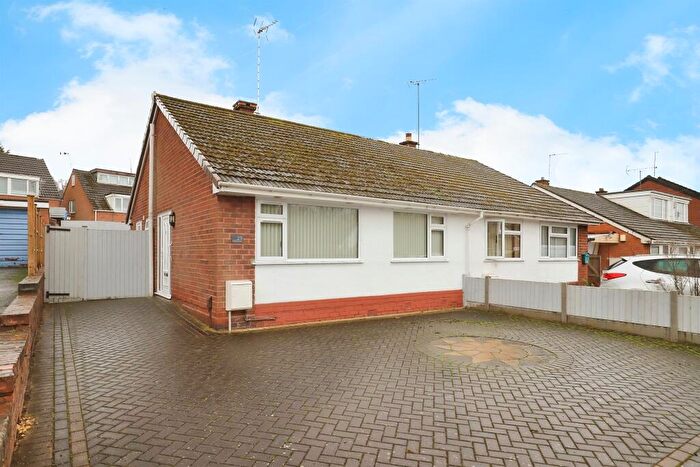 2 Bedroom Semi-Detached Bungalow For Sale In Lyndhurst Drive, Kidderminster, DY10