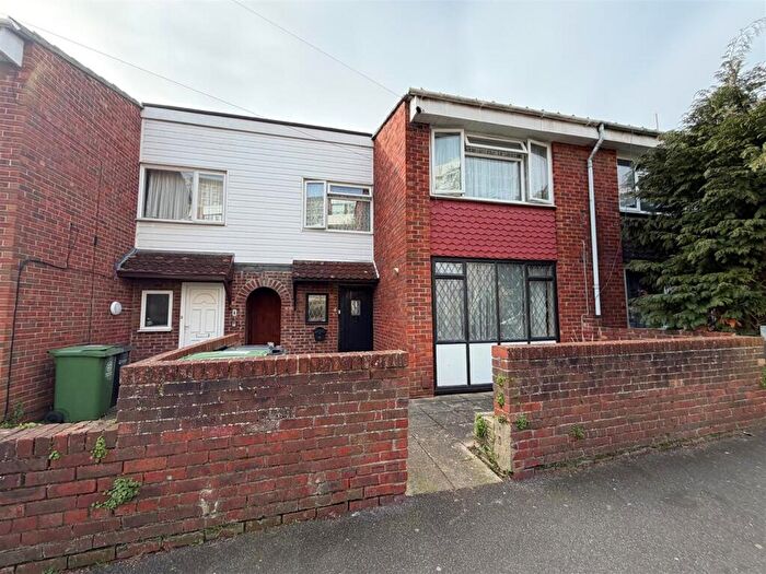 3 Bedroom House To Rent In Grosvenor Street, Southsea, PO5