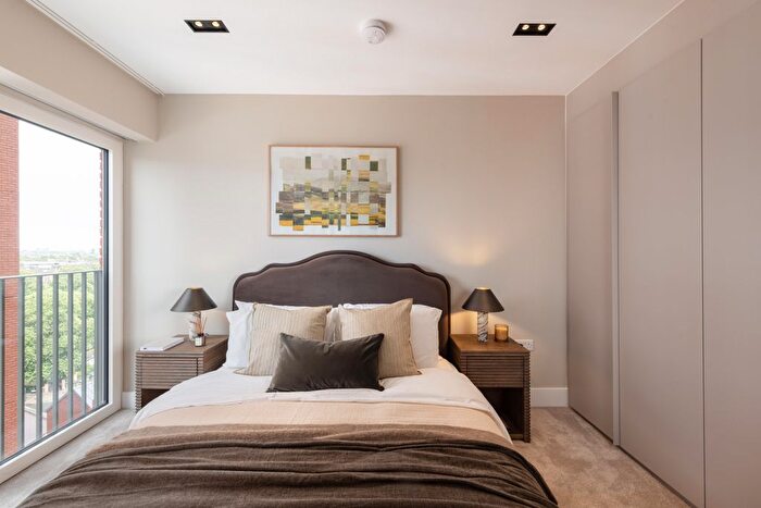 2 Bedroom Flat For Sale In Keybridge, Exchange Gardens, London, SW8 - Photo 9