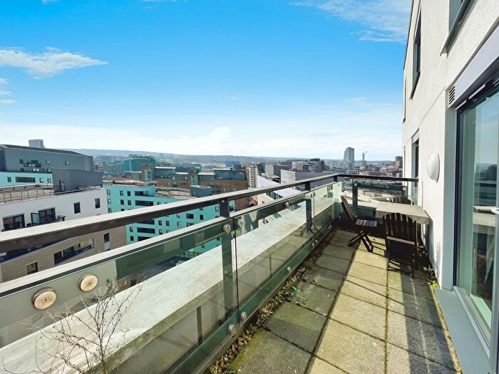 1 Bedroom Flat To Rent In Gateway North, Crown Point Road, Leeds, LS9