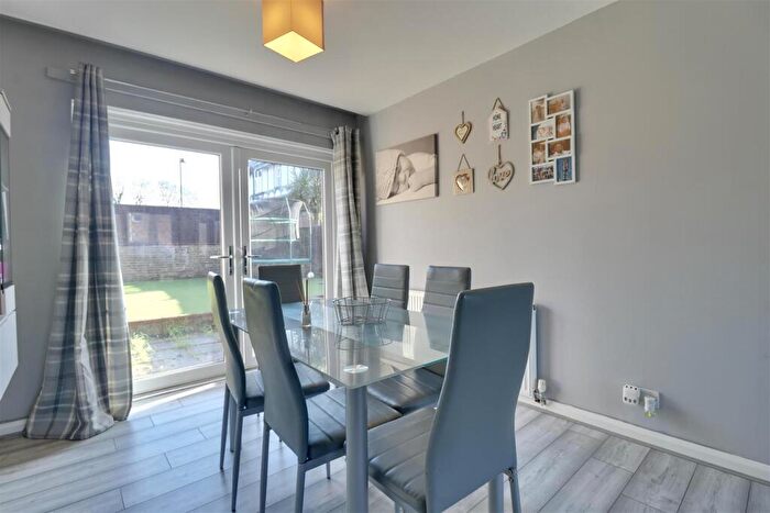 4 Bedroom Terraced House For Sale In Purbrook Gardens, Waterlooville, PO7