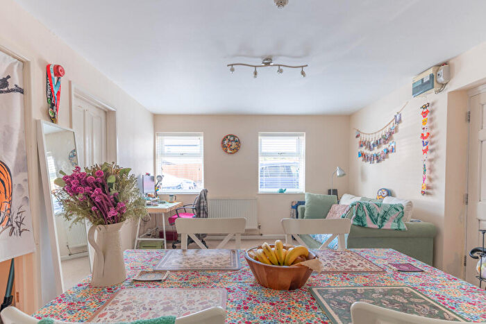1 Bedroom Flat For Sale In Halsbury Road, Westbury Park, Bristol, Bristol, BS6