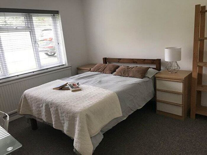 3 Bedroom Flat To Rent In Beaconsfield Road, CT2