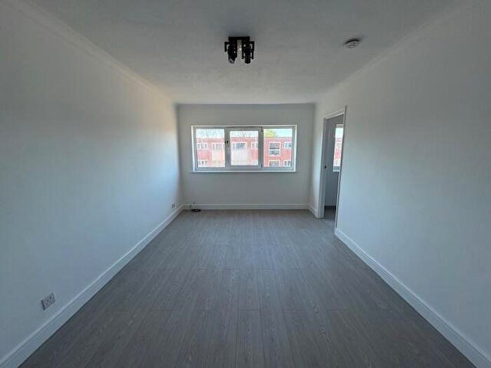 2 Bedroom Flat To Rent In Thorgam Court, Grimsby, DN31