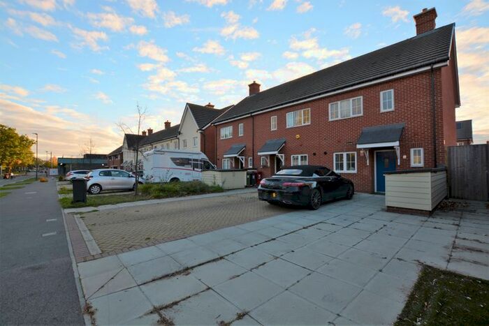 3 Bedroom Terraced House To Rent In Wentworth Avenue, Slough SL2