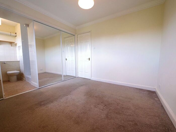 2 Bedroom Flat To Rent In East Parkside, Newington, Edinburgh, EH16