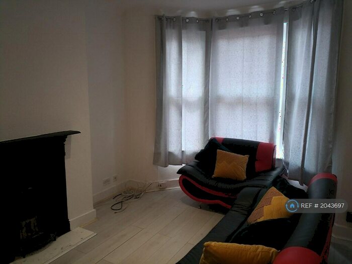 5 Bedroom Semi-Detached House To Rent In Gordon Road, Southend-On-Sea, SS1