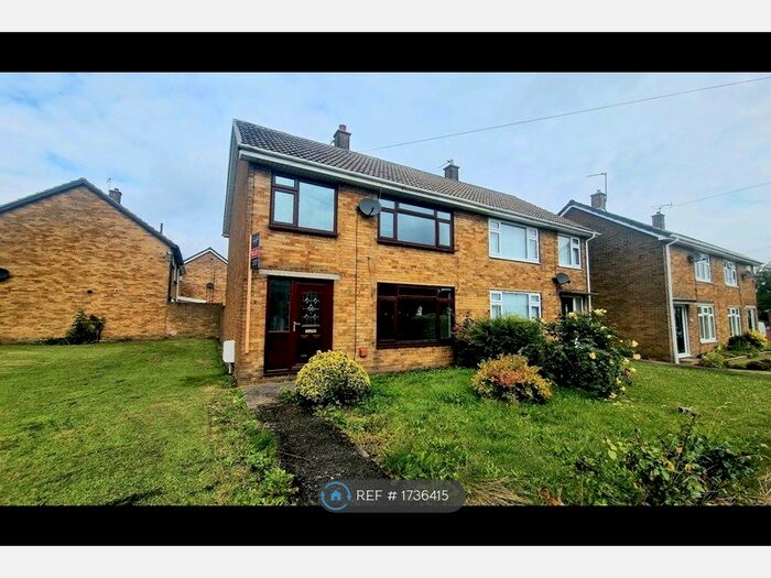 3 Bedroom Semi-Detached House To Rent In Wombwell Road, Hoyland, Barnsley, S74