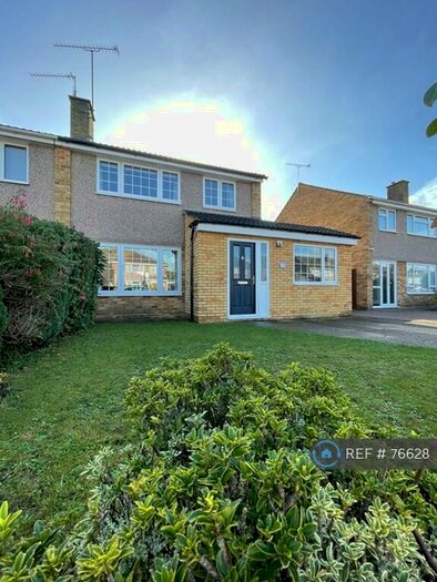 4 Bedroom Semi-Detached House To Rent In Nursery Road, Maidenhead, SL6