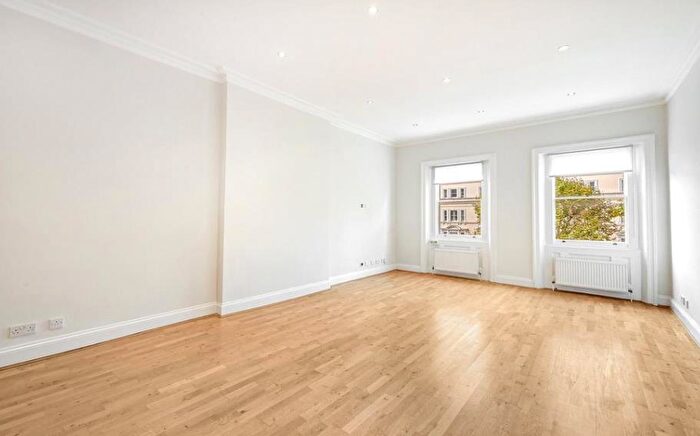 3 Bedroom Apartment To Rent In Avenue Road, St John's Wood, London, NW8