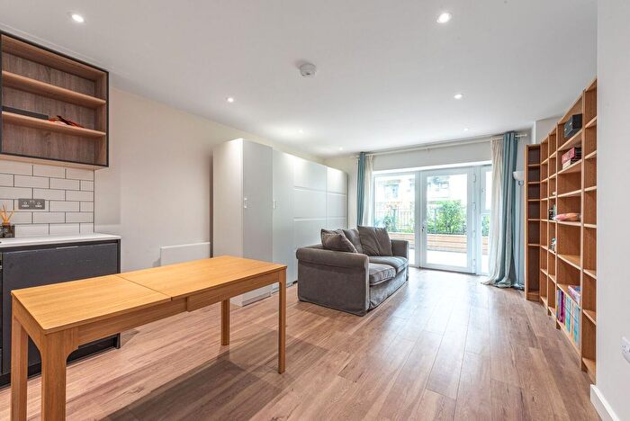 1 Bedroom Flat To Rent In Beaufort Square, Colindale, London, NW9