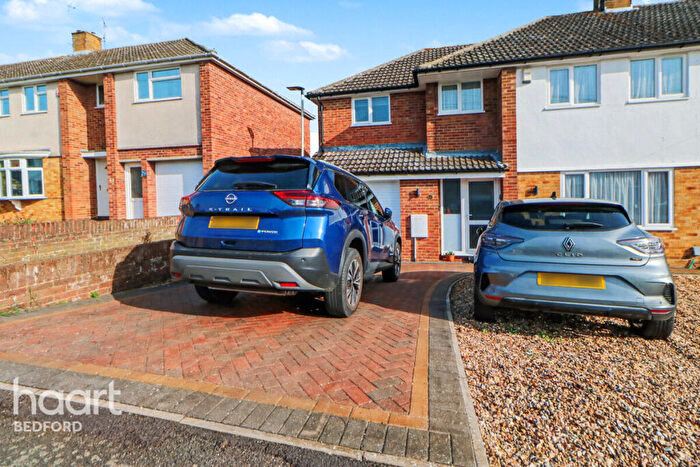 4 Bedroom Detached House For Sale In Larkway, Bedford, MK41