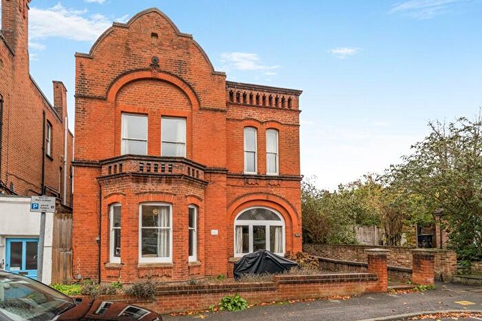 2 Bedroom Apartment To Rent In Claremont Gardens, Surbiton, KT6