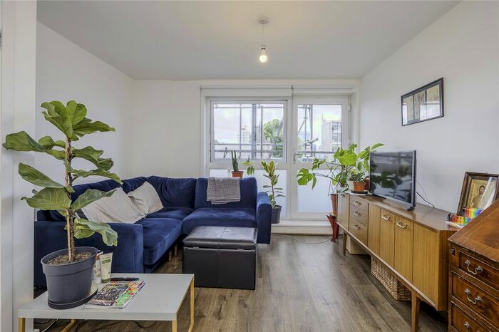 2 Bedroom Flat To Rent In Highland Court, Cudworth Street, E1