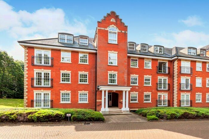 2 Bedroom Flat To Rent In Keephatch House, Montague Close, Wokingham, RG40
