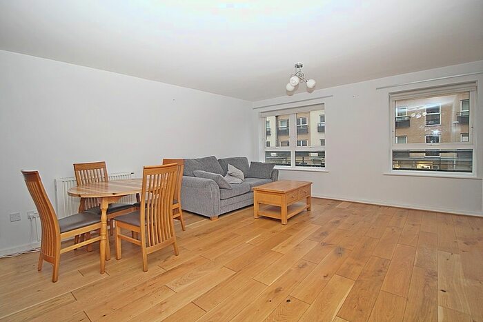 2 Bedroom Flat To Rent In Lanadron Close, Isleworth, TW7