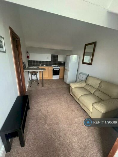 1 Bedroom Flat To Rent In St James Gardens, Swansea, SA1