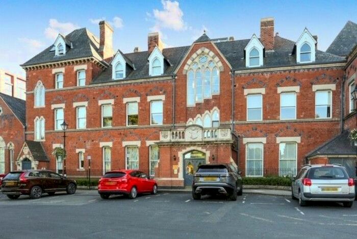 2 Bedroom Flat To Rent In King Edwards Square, Sutton Coldfield, B73