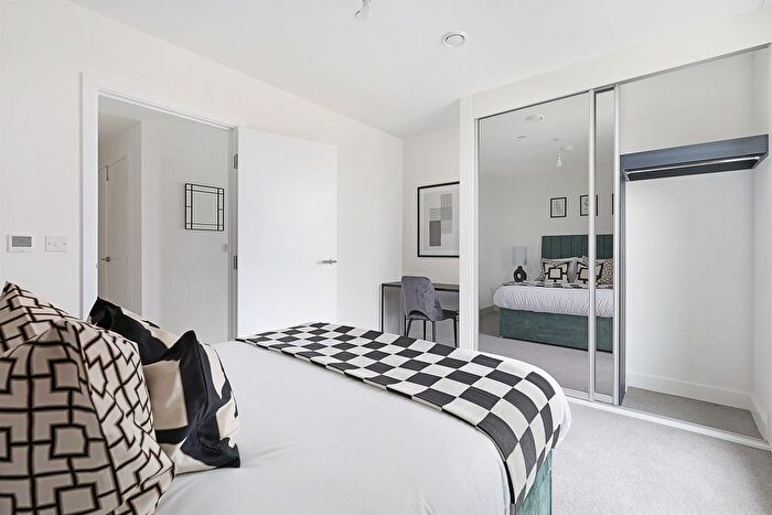 1 Bedroom Flat To Rent In Clovelly Road, Hounslow, TW3