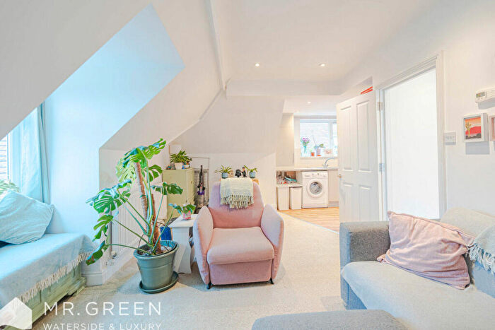 1 Bedroom Apartment For Sale In Southbourne Grove, Bournemouth, Dorset, BH6