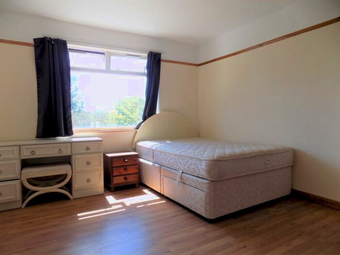 1 Bedroom Flat To Rent In Headstone Drive, Harrow, HA1