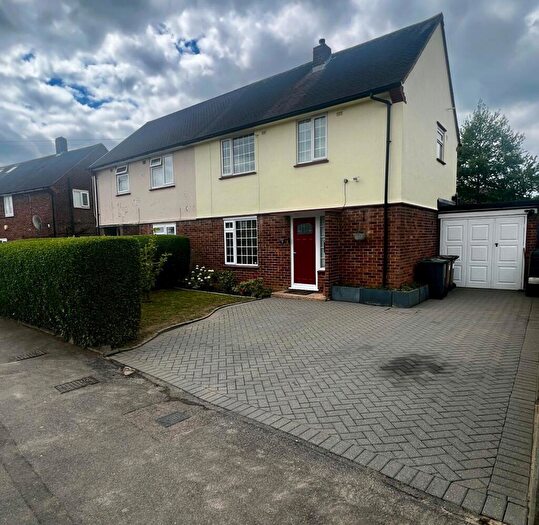 3 Bedroom Semi Detached House For Sale In Southdrift Way, Luton, LU1