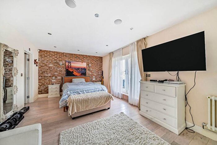7 Bedroom Detached House For Sale In Greenfield Gardens, Cricklewood, London, NW2