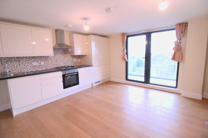 3 Bedroom Flat To Rent In Charter House, High Road, IG1